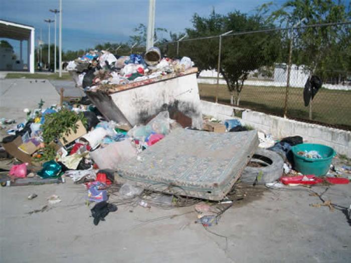 Hasta el colchon viejo… a la basura